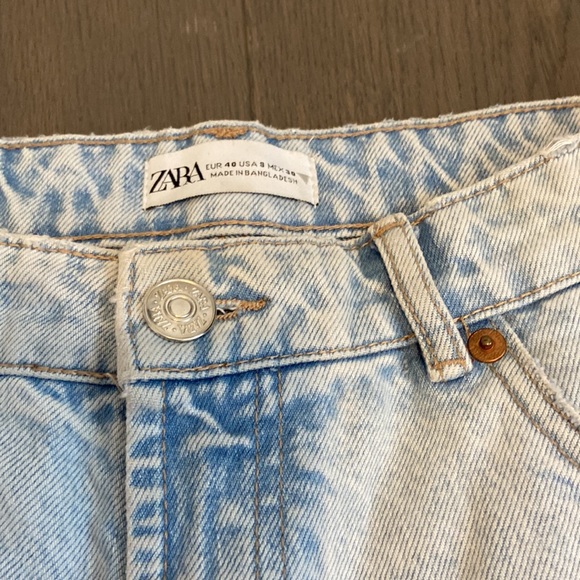 Zara light denim jean shorts. - Picture 2 of 5